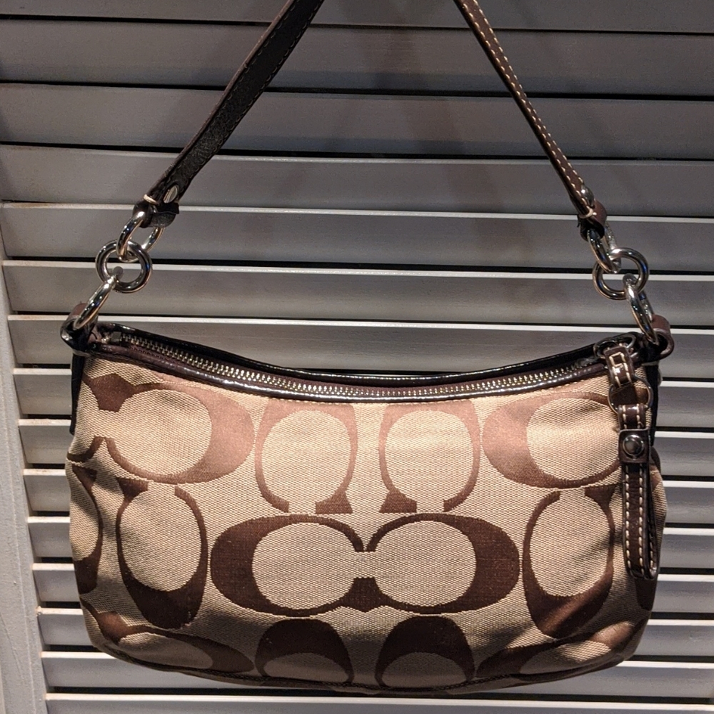Coach Handbag - Picture 4 of 9
